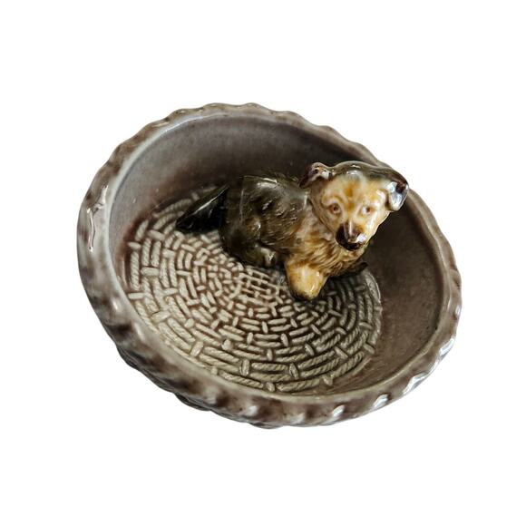 Vintage Wade England Puppy Figurine Basket Gray Ceramic Collectible - Picture 2 of 8